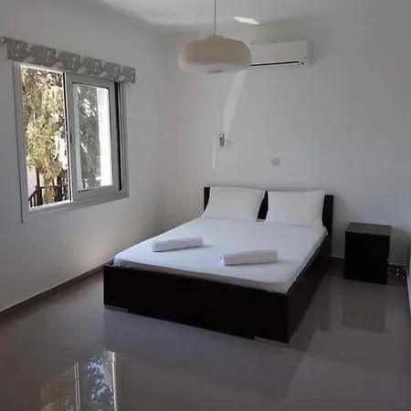 1 Apartment *
